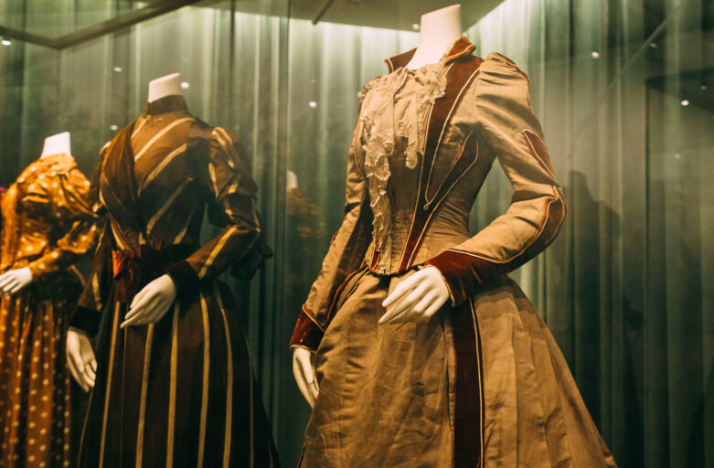 Corsi di sartoria su abiti storici e costumi per lo spettacolo a Firenze