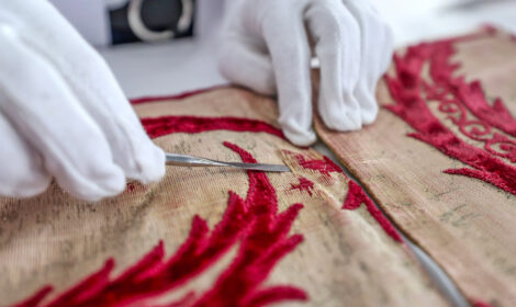 Laboratorio di restauro tessile a Firenze